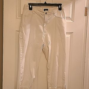 White Lee cropped pants size 12M
